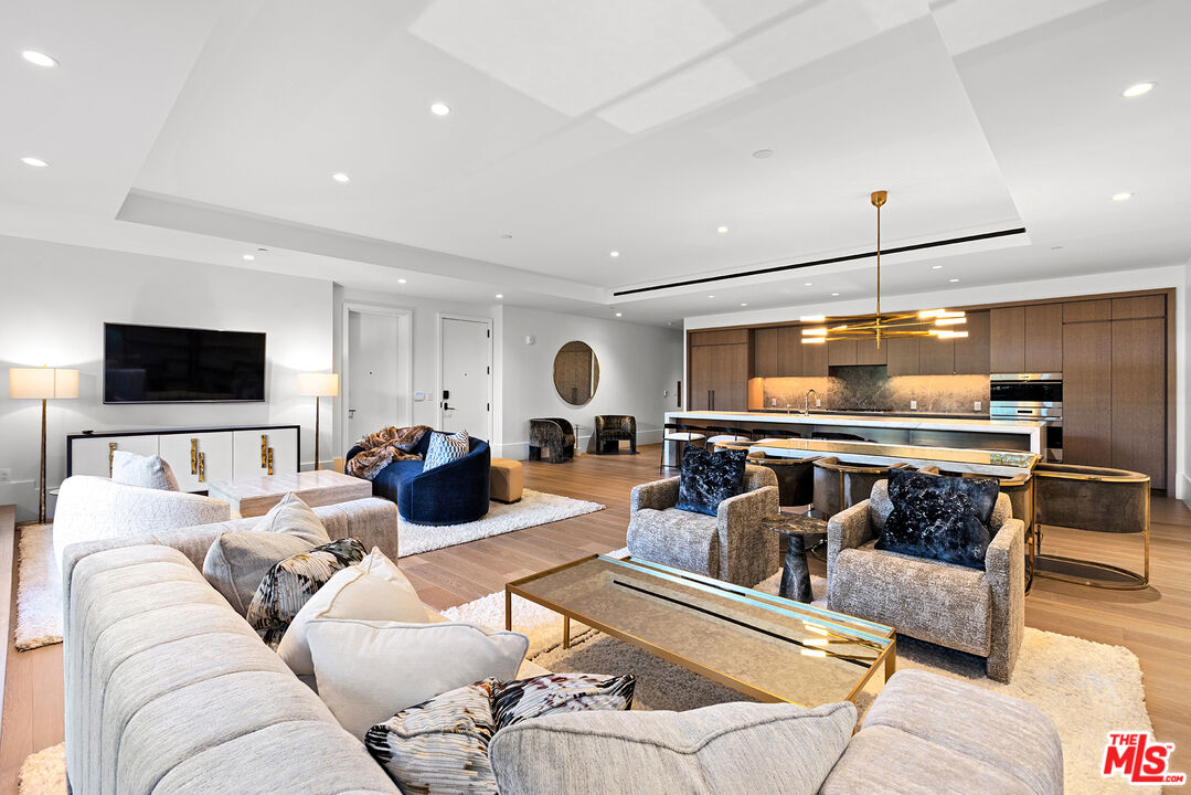 8420 W Sunset Blvd Unit: 405