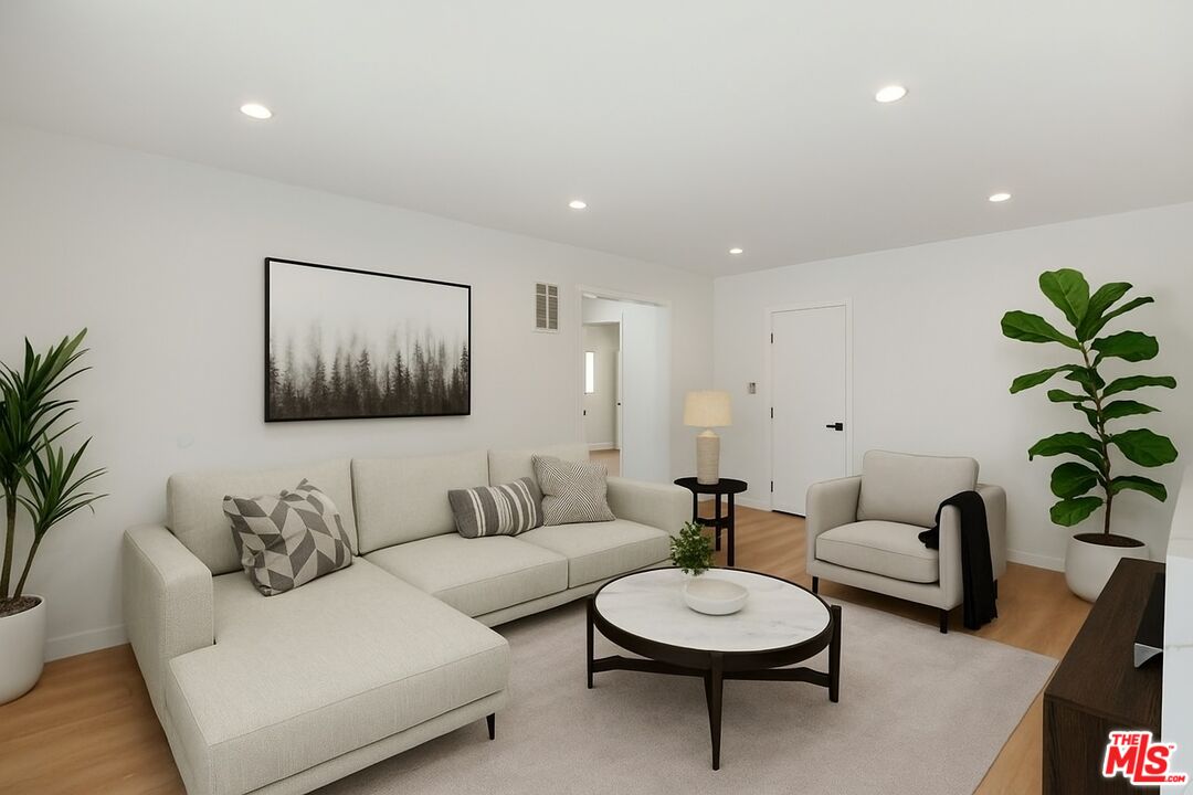 352 S Doheny Dr Unit: 1