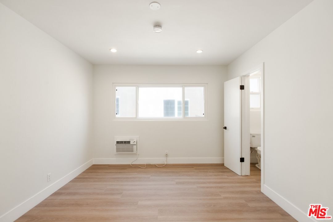 352 S Doheny Dr Unit: 1