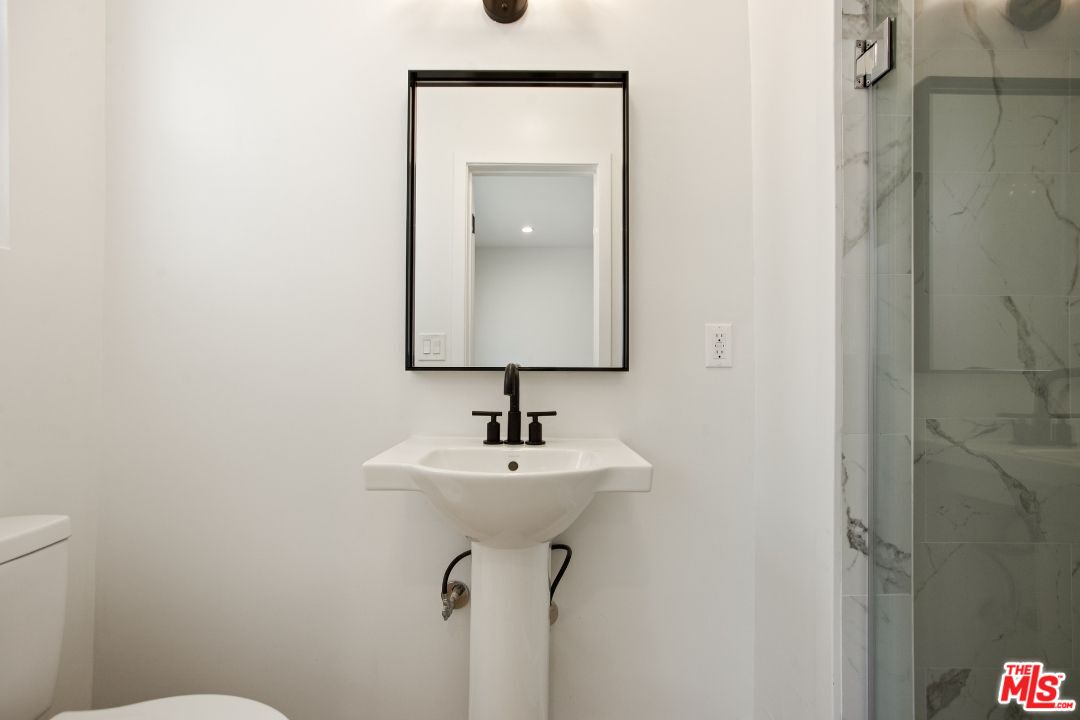 352 S Doheny Dr Unit: 1