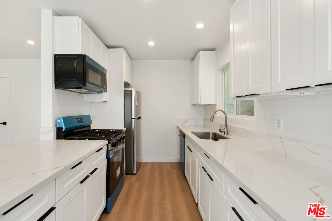 352 S Doheny Dr Unit: 1