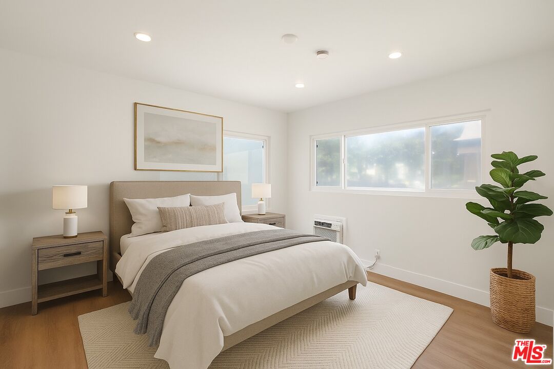 352 S Doheny Dr Unit: 1