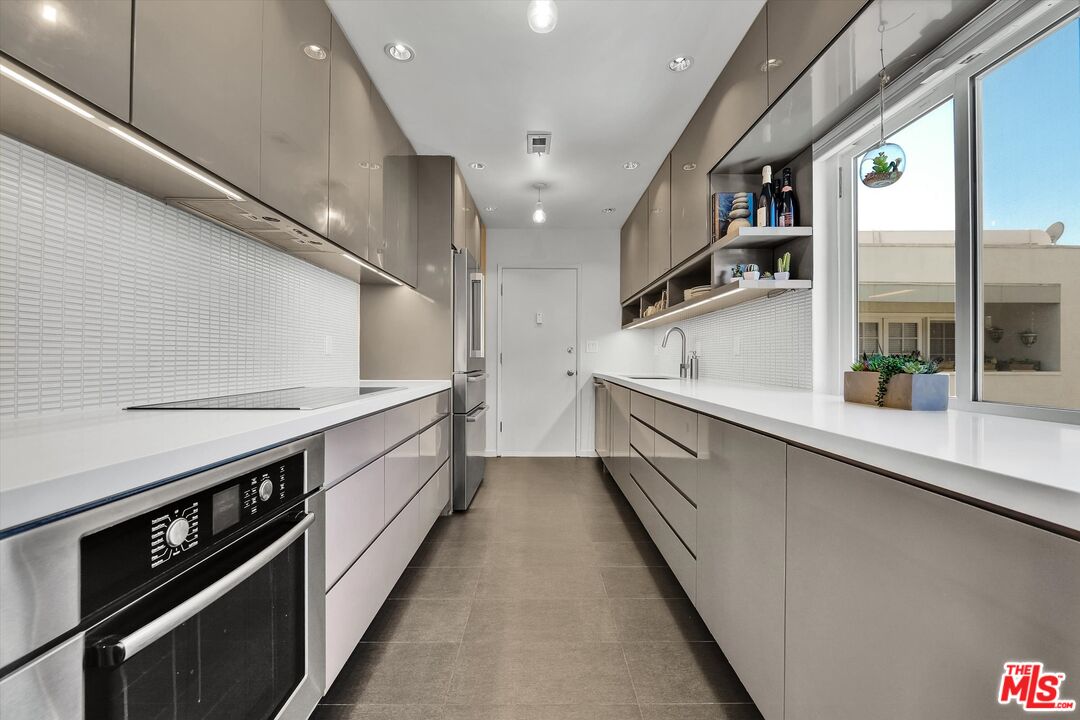 7949 Selma Ave Unit: 21