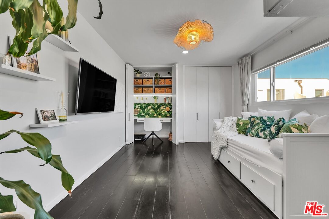 7949 Selma Ave Unit: 21