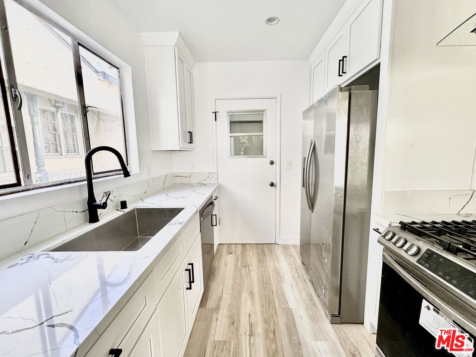 121 S Crescent Dr Unit: D