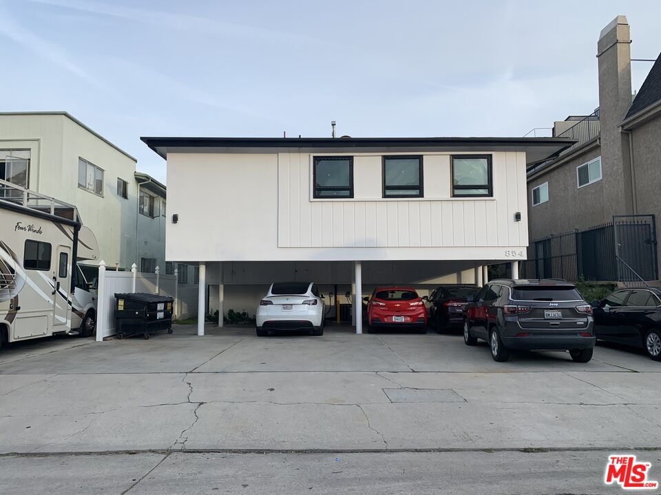 854 S Sherbourne Dr Unit: 6