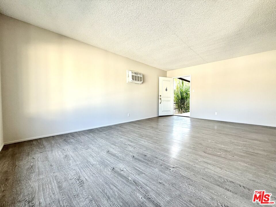 854 S Sherbourne Dr Unit: 6