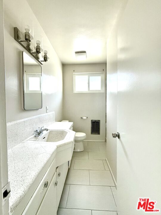 854 S Sherbourne Dr Unit: 6