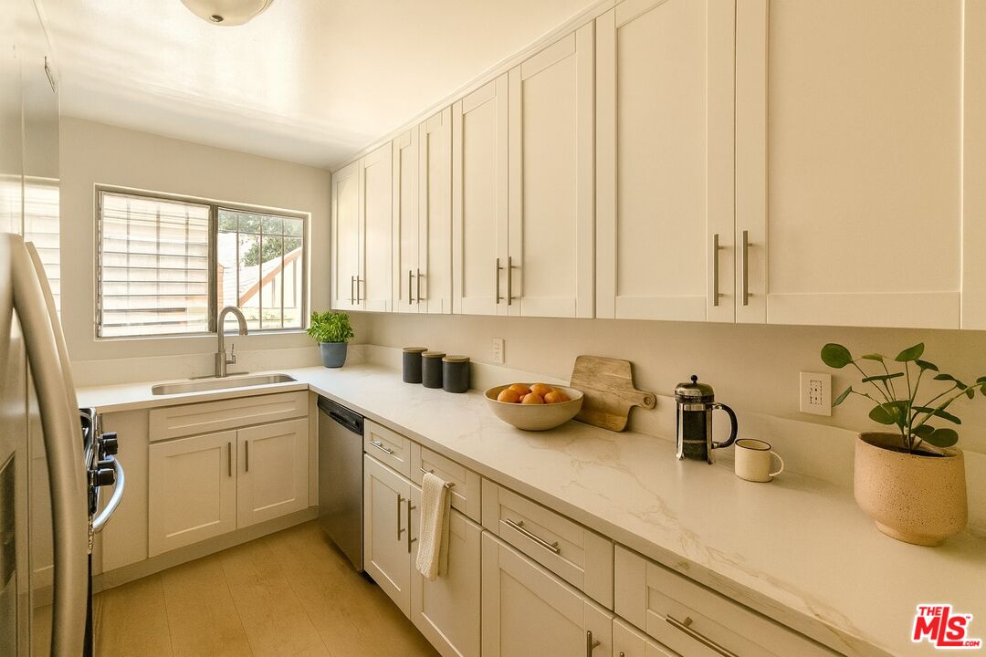 925 S Holt Ave Unit: 2