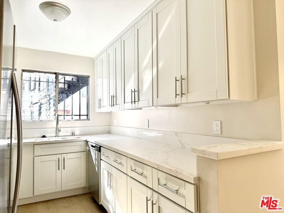 925 S Holt Ave Unit: 2