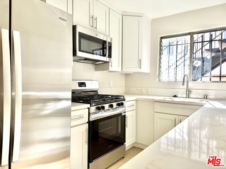 925 S Holt Ave Unit: 2