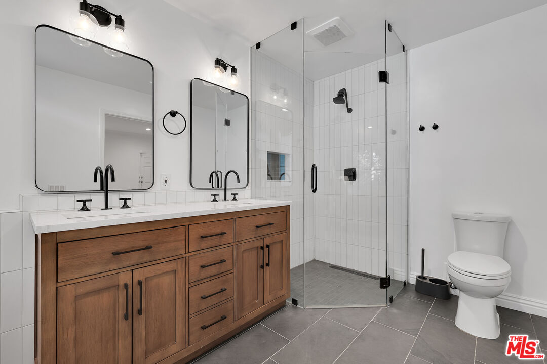 1601 S Bentley Ave Unit: 201