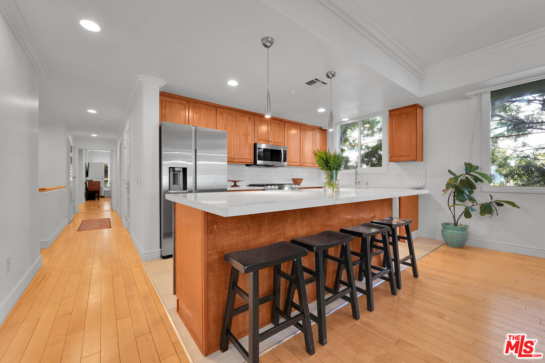 1601 S Bentley Ave Unit: 201