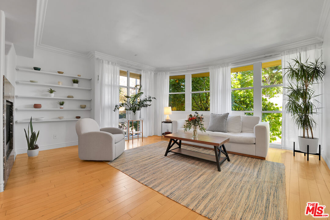 1601 S Bentley Ave Unit: 201