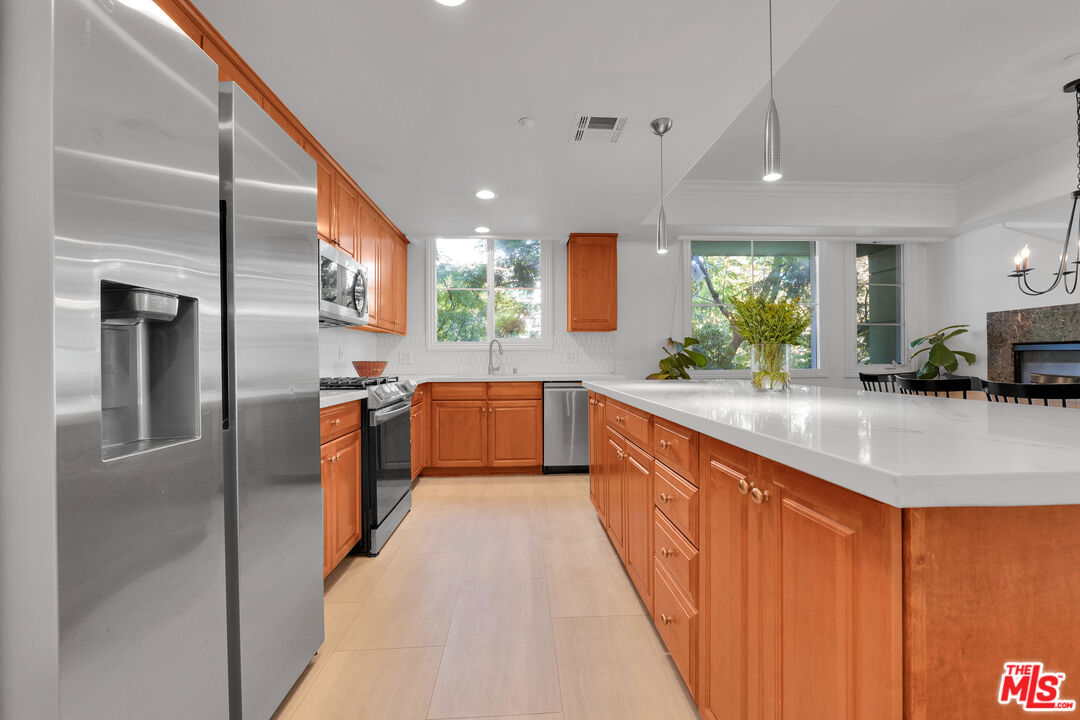 1601 S Bentley Ave Unit: 201