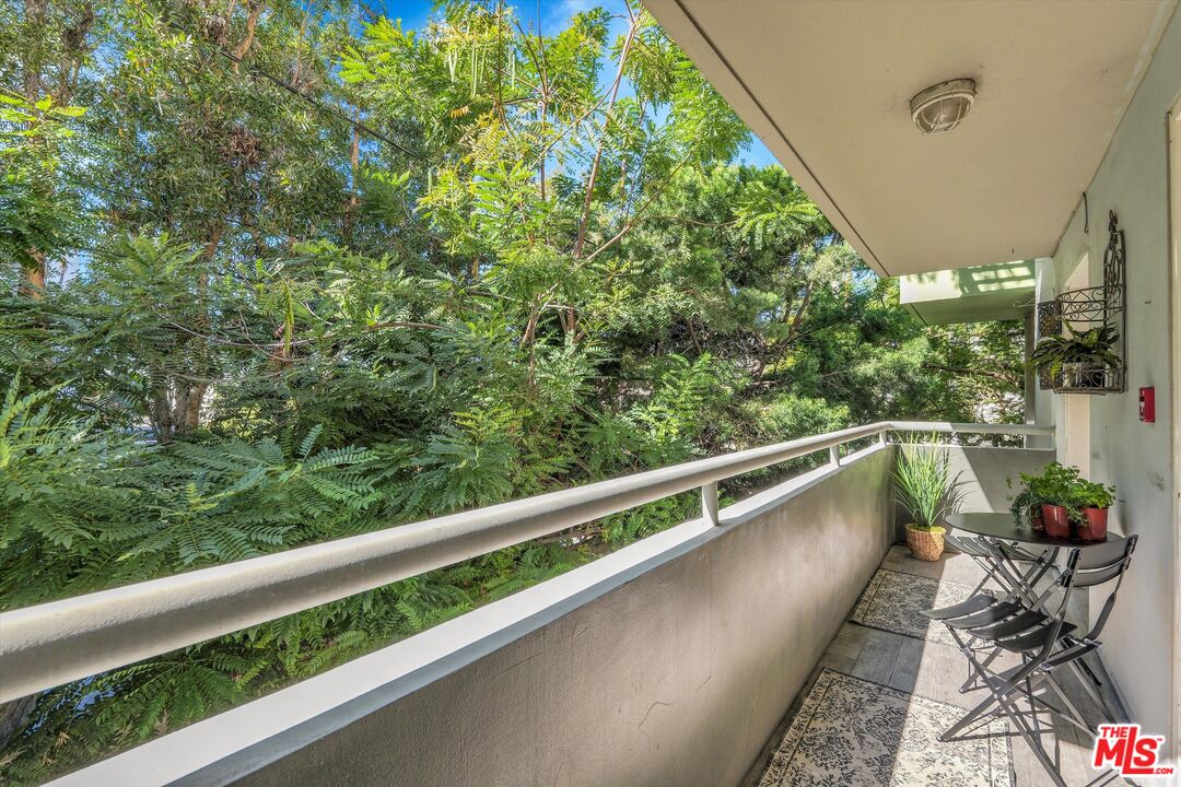 1601 S Bentley Ave Unit: 201