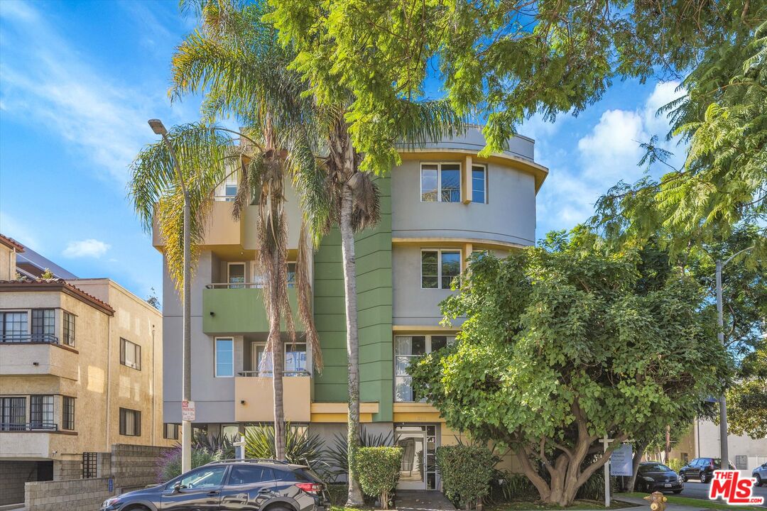 1601 S Bentley Ave Unit: 201