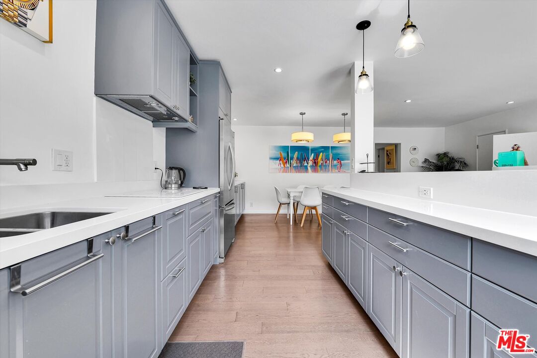 1233 N Laurel Ave Unit: 114