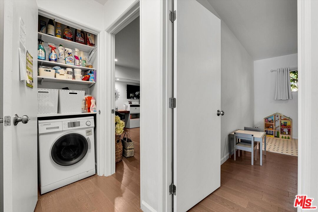 1233 N Laurel Ave Unit: 114