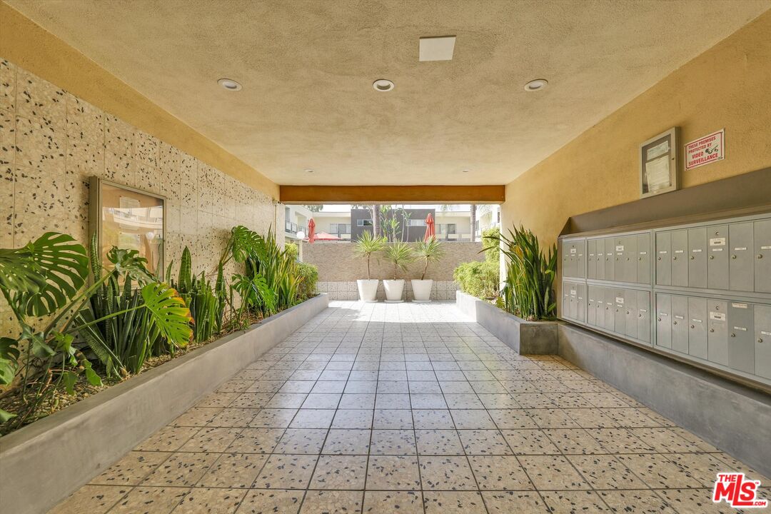 1233 N Laurel Ave Unit: 114