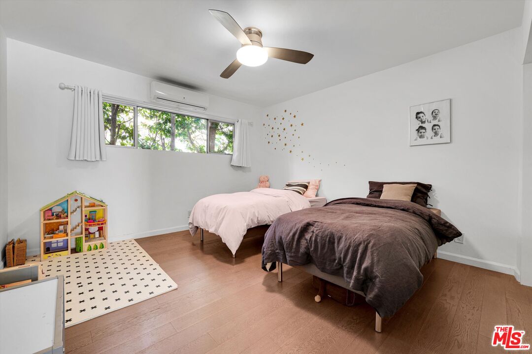 1233 N Laurel Ave Unit: 114