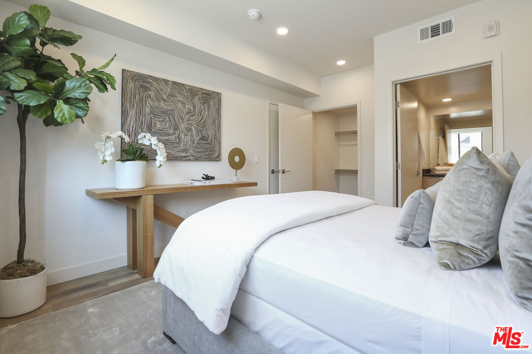 740 S Ridgeley Dr Unit: 302