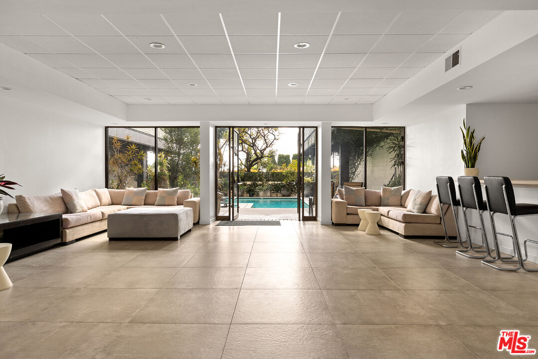 9000 Cynthia St Unit: 302