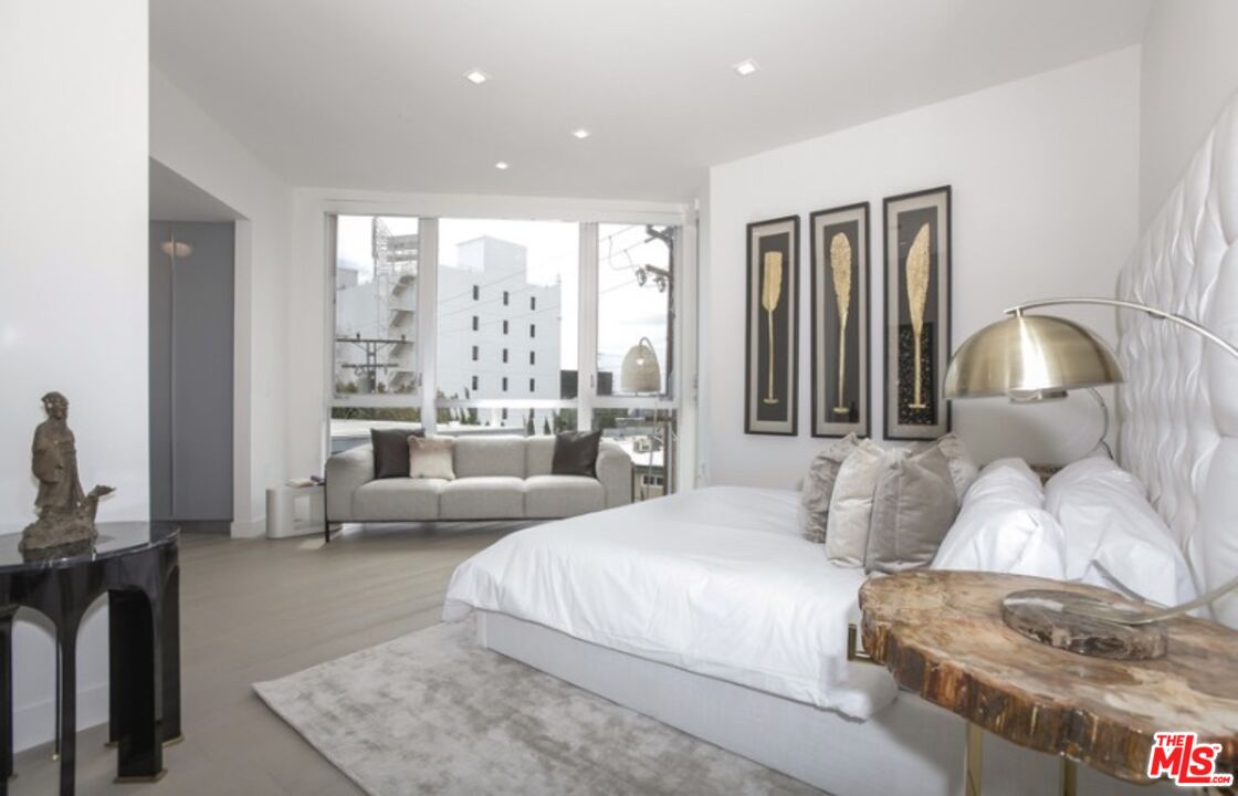 1125 N Kings Rd Unit: PH 9