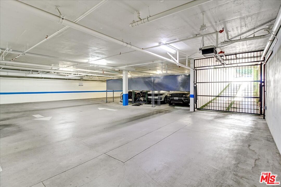 1125 N Kings Rd Unit: PH 9