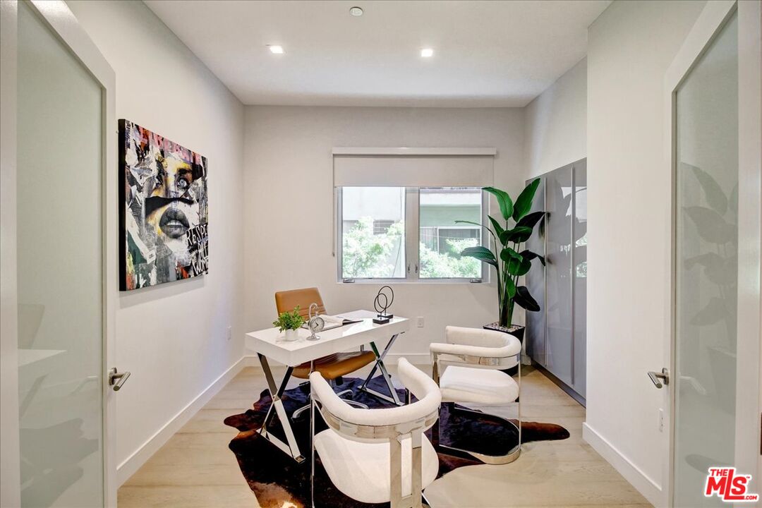 1125 N Kings Rd Unit: PH 9