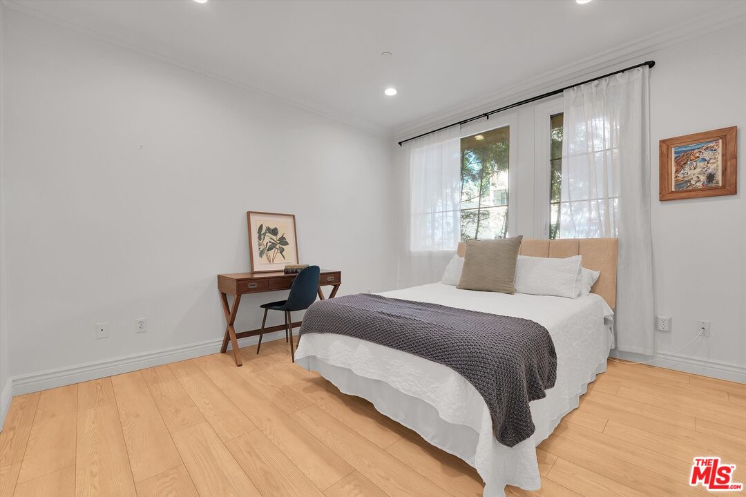 1601 S Bentley Ave Unit: 211