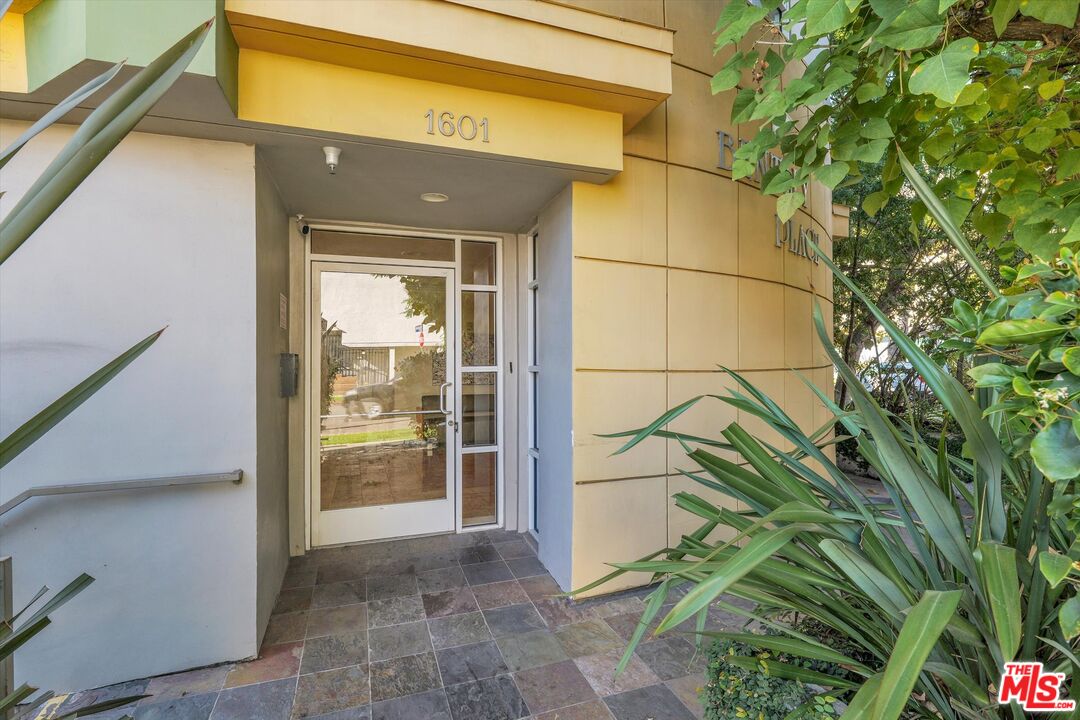 1601 S Bentley Ave Unit: 211