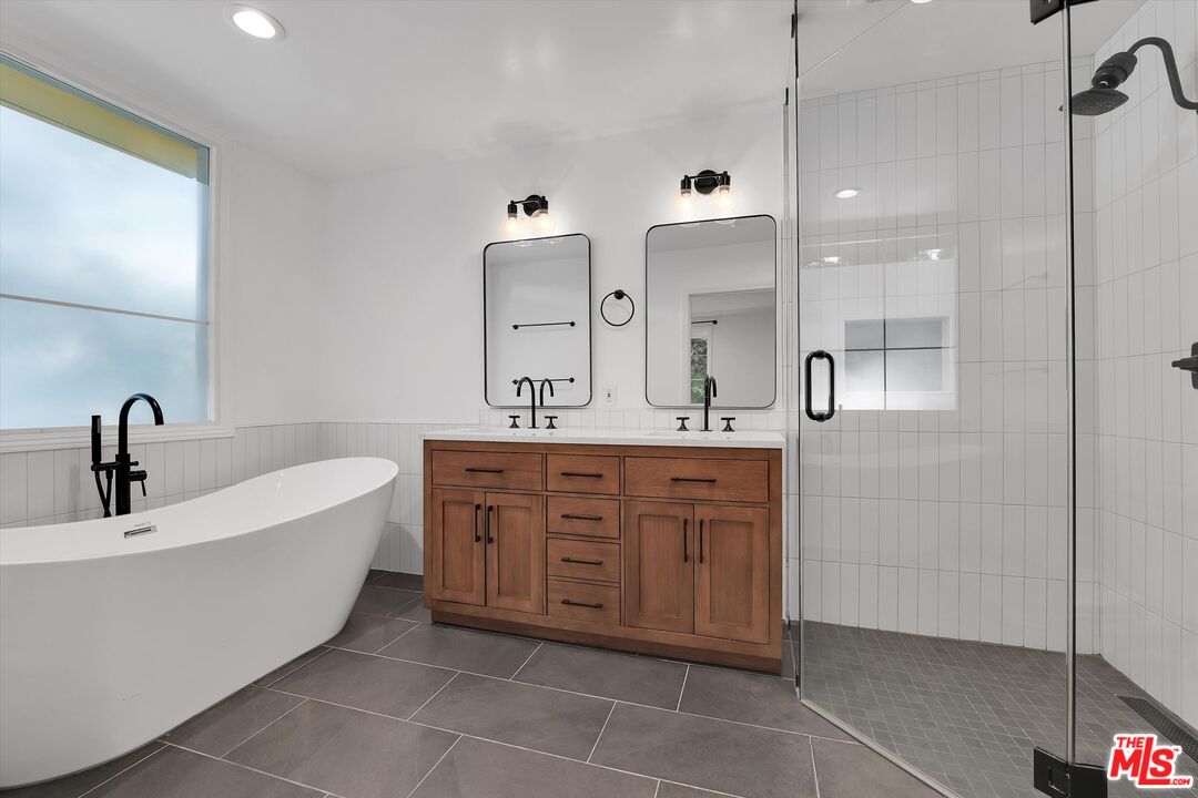 1601 S Bentley Ave Unit: 211