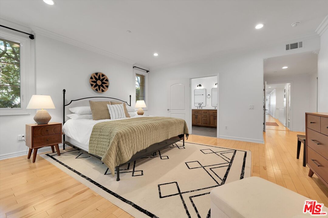 1601 S Bentley Ave Unit: 211