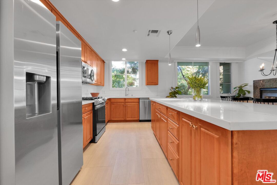 1601 S Bentley Ave Unit: 211