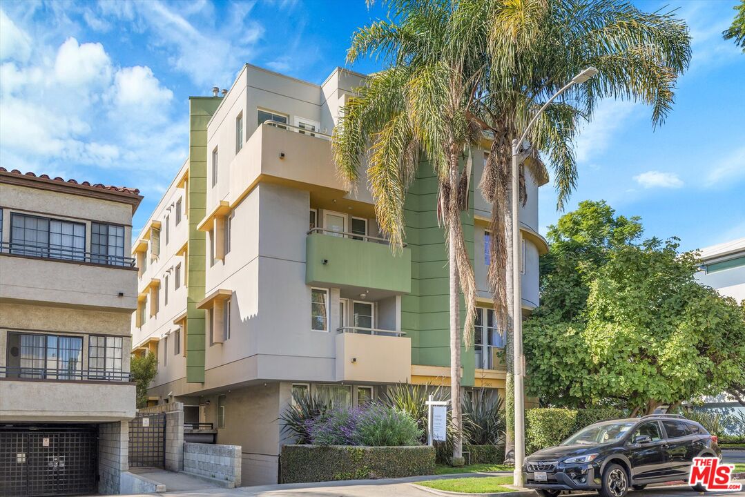 1601 S Bentley Ave Unit: 211