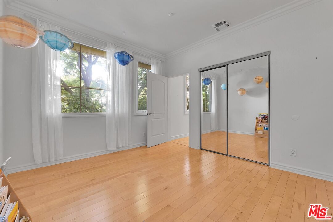 1601 S Bentley Ave Unit: 211