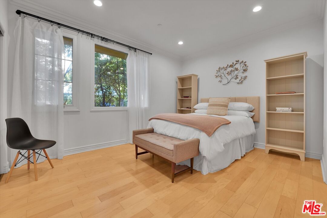 1601 S Bentley Ave Unit: 211