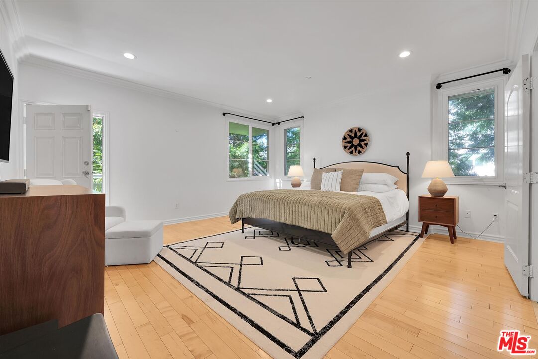 1601 S Bentley Ave Unit: 211