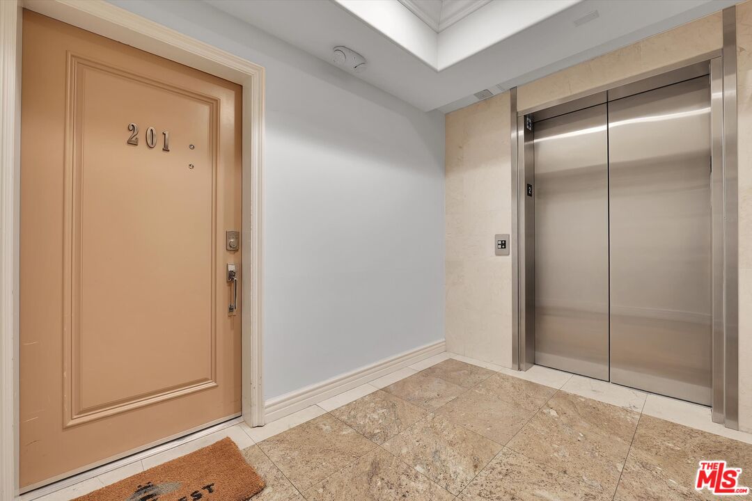 1601 S Bentley Ave Unit: 211