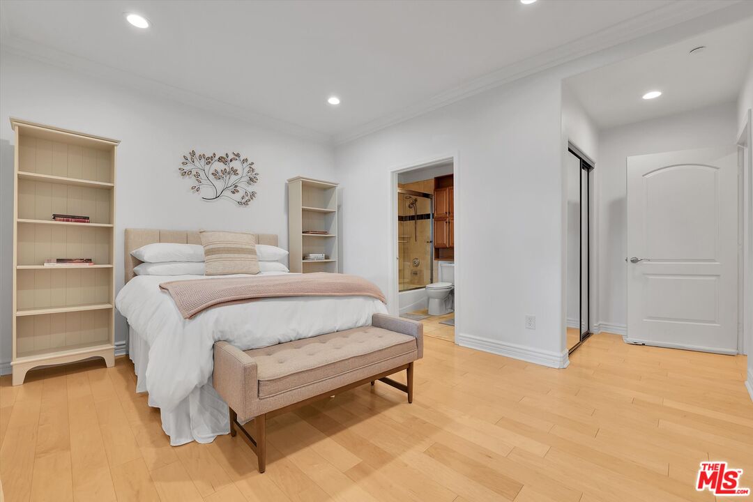 1601 S Bentley Ave Unit: 211