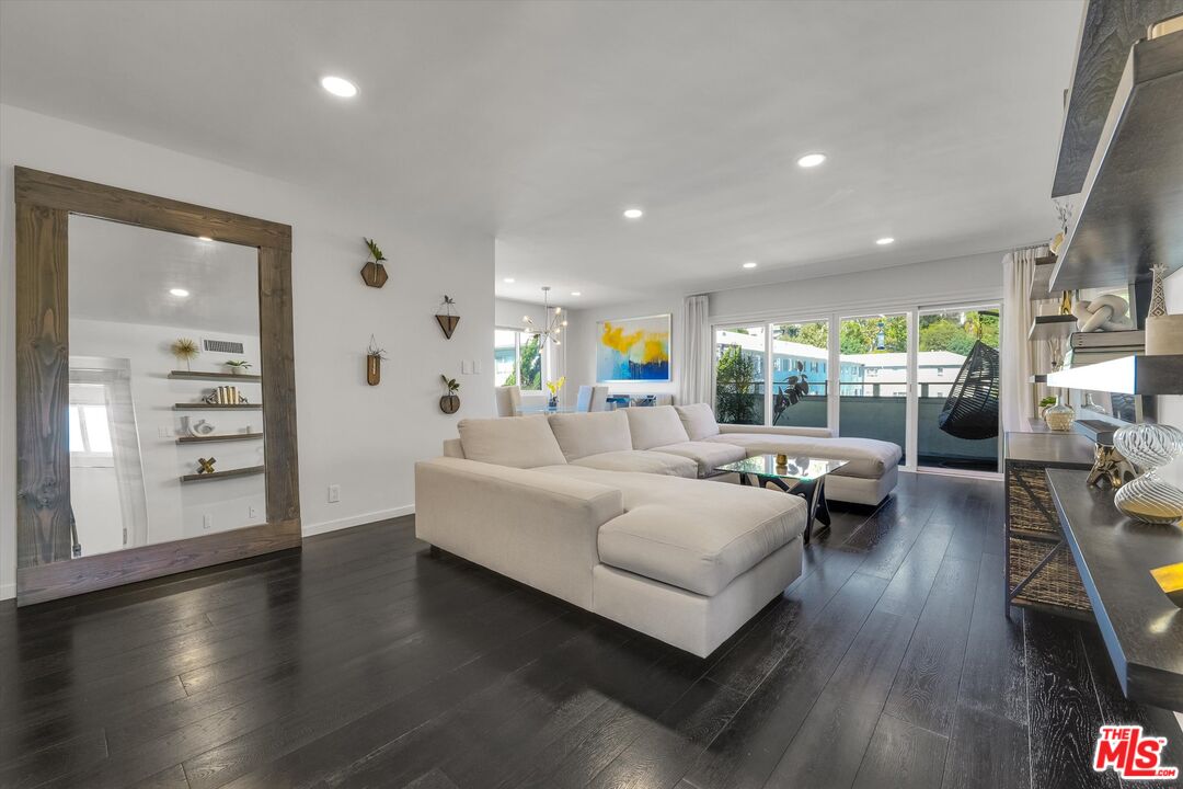 7949 Selma Ave Unit: 21