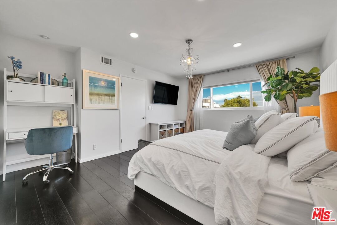 7949 Selma Ave Unit: 21