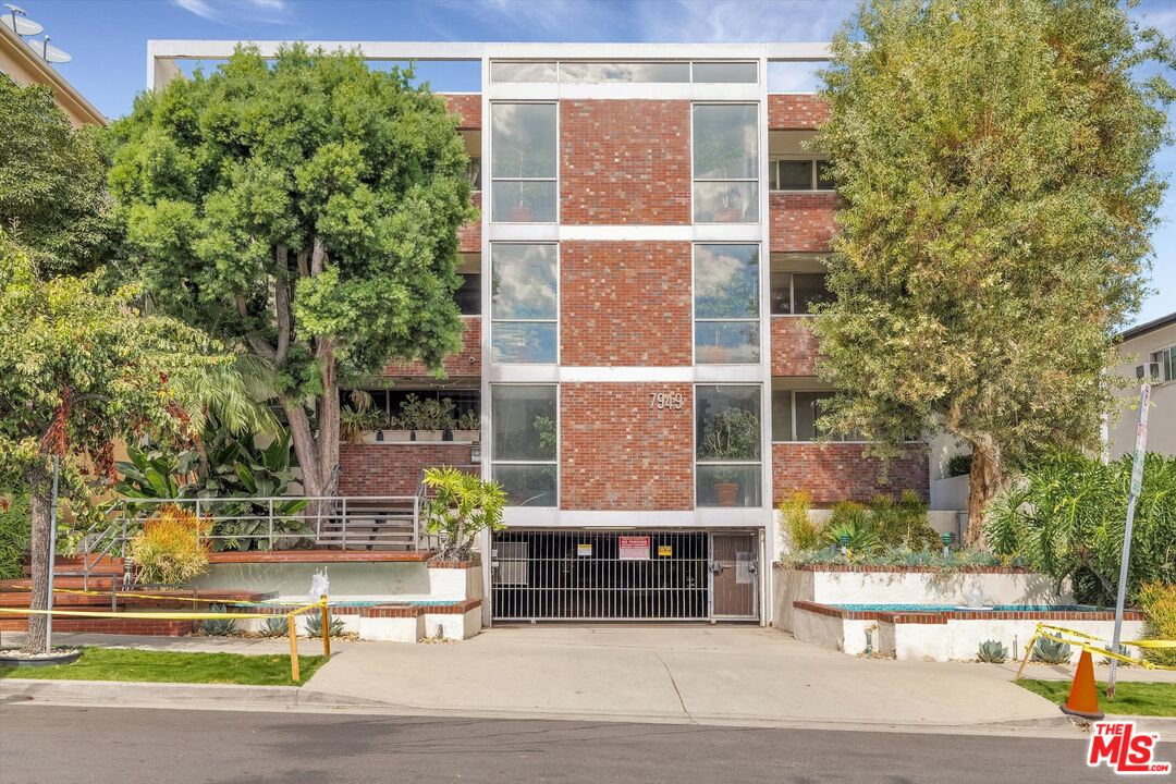 7949 Selma Ave Unit: 21