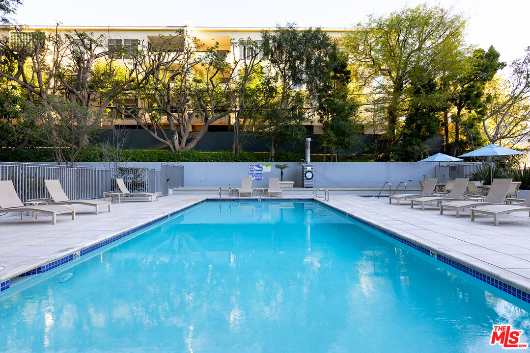 10450 Wilshire Blvd Unit: 8A