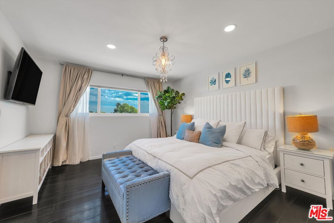 7949 Selma Ave Unit: 21