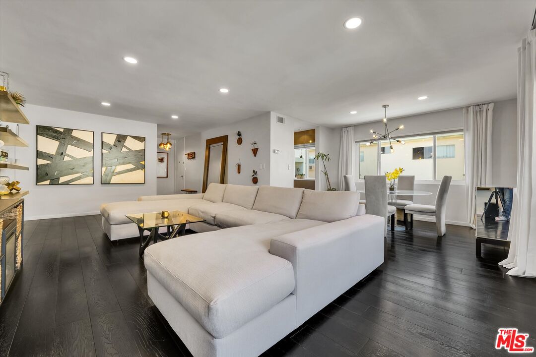 7949 Selma Ave Unit: 21