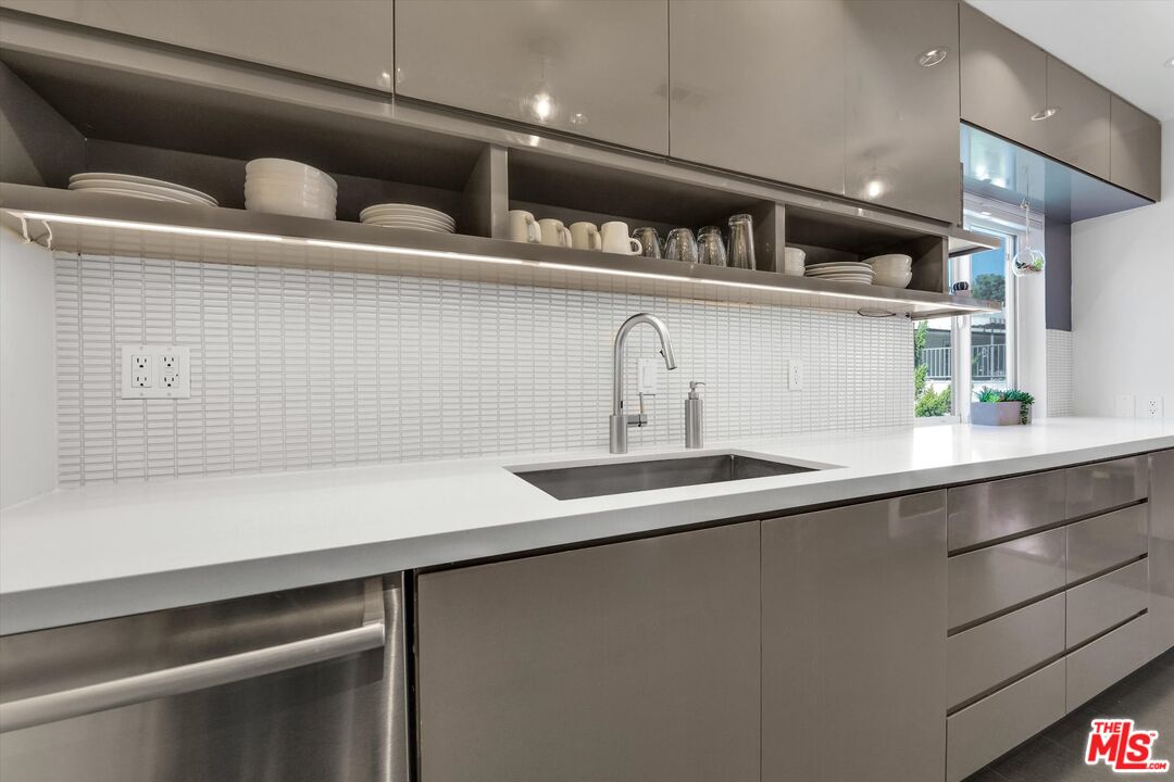 7949 Selma Ave Unit: 21