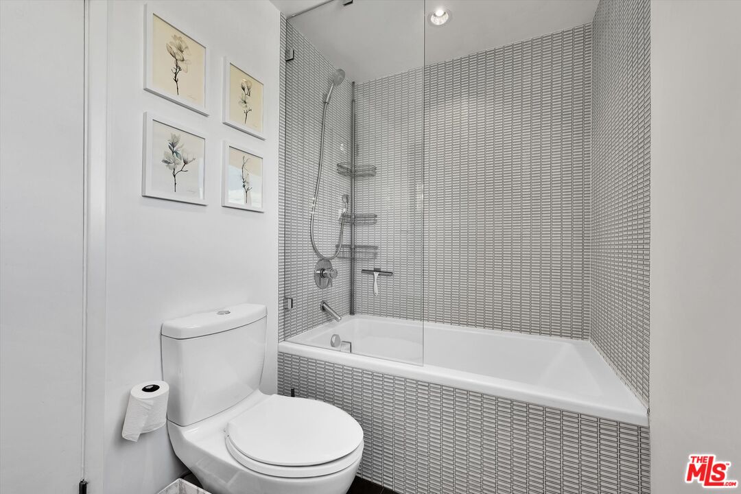 7949 Selma Ave Unit: 21