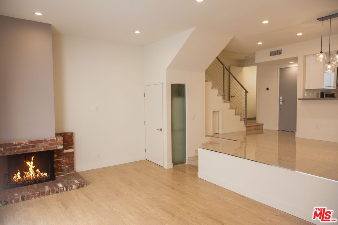 508 N Kings Rd Unit: 1